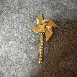 Pin Wheel Gold Tone Pin Brooch- Spins